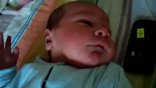 Мои родной сынок слушает музыку