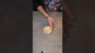 Can you see a 🕊🤔 #latteart #freepourlatteart
