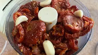 Делайте сразу несколько порций. Вкуснейшая НАМАЗКА НА ХЛЕБ из вяленых помидор. Весь СЕКРЕТ в специях