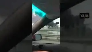 На Днепровской ГЭС сейчас поднимается черный густой дым ввысь после ракетных ударов РФ.