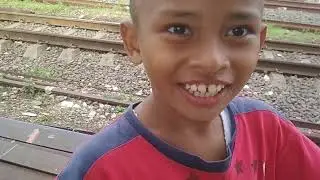 angkat Tangan pak masinis kereta