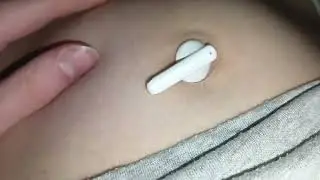 belly button and earphone 