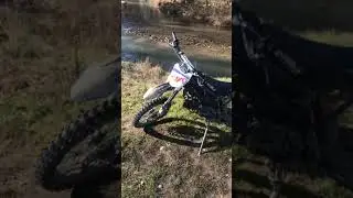 Еду в лес на питбайке 