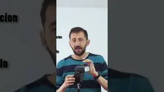 la iluminación con flash de mano, también conocida como técnica strobist