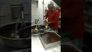 Brownie toping with walnut