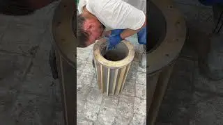 Необычный стол из бетона 