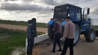 Помощь,Трактор Мтз-82 зверюга не Дорос, засадил так КАМАЗа вездехода по самые яйца.