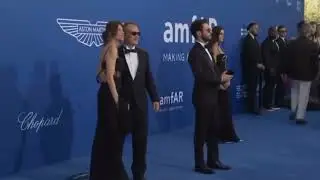 Hande Erçel sevgilisi Hakan Sabancı ile birlikte AmfAR Bağış Gecesine Katıldı