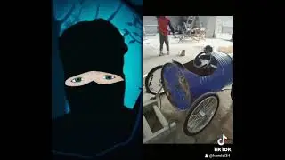 طفل يصنع سيارة من البرميل