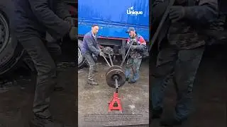 Truck repair fails: heavy axle struggles