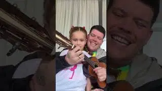 Minha miudinha aos poucos tá perdendo a vergonha e soltando a voz .