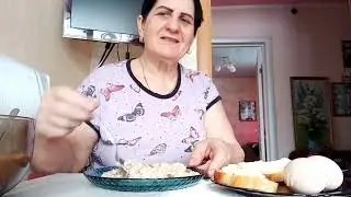 Только у Галюни столько много/как живут в русской деревне...