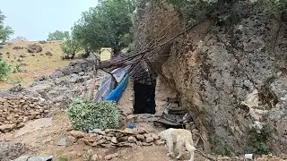 Mother and child preparing for the hardest mountain migration | Life in the cave