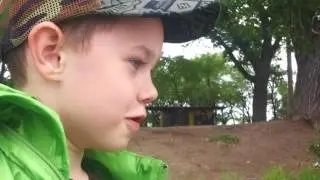 Кормление водоплавающих на фоне строящегося ЖК Кристальный