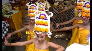 Tari Rejang Dewa Hanya Buat Para Gadis