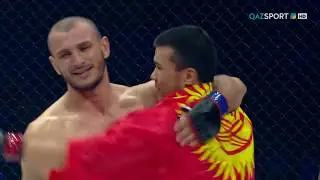 Кыргыз отрывает руку русскому бойцу