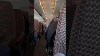 Пилот случайно включил рацию🫣что это вообще за самолет старый😂