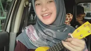 Kakak BERBAJU BIRU