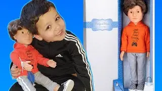 Gabriel unboxing DesignaFriend Harry #designafriend #designafrienddoll #harrydoll @designafriend