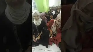 CANTIK BERHIJAB SENYUM MANIS 