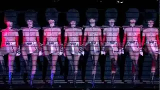 Crazy Horse, Paris