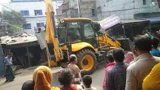 যেভাবে ভেঙ্গে ফেলা হলো সব দোকান।।