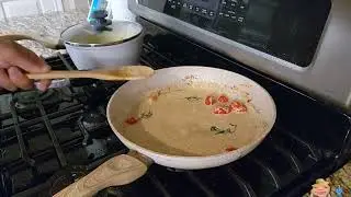 Erobb shows off his homemade Mothers Day meal for Britt