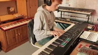 Retro Vibes 🎵 with the Mini Grand Plugin!