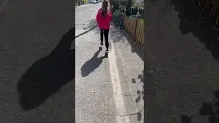 Девочке пришлось бежать На машине не получилось поехать 