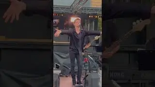 Оставь мне свой запах повсюду! #музыка #shortsvideo #эгромжан #music #top #концерт #newmusic #песня