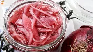 Маринованный лук.