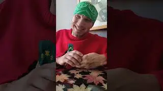 Анекдот Двое в казино ,один голый  другой в трусах 