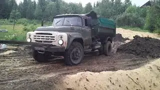 Вася ЗиЛ застрял.
