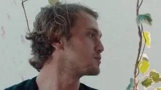 İçerde Sarp ve Mert özel Röportaj. Çağatay Ulusoy ve Aras Bulut İynemli beraber Çay içiyorlar.
