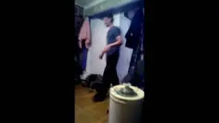 МУЖИК ТАНЦУЕТ ФУЙСА БУРГЕР