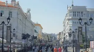 Остап поет на Большой Покровской, утро, лето, Нижний Новгород