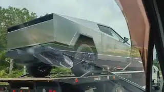TESLA CYBERTRUCK