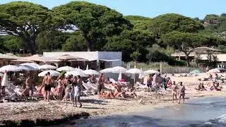 Strand van Pampelonne 🏖️ | juni 2023 | panoramisch weids uitzicht vanaf Tahiti Beach 🏖️ steiger.