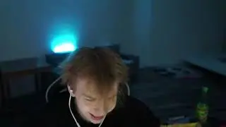 представил как гаечке дает в рот ))