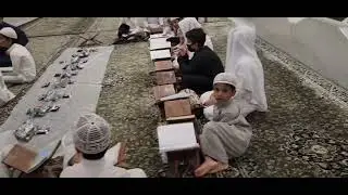মাসজিদে নববীতে ছোট বাচ্চাদের নিয়ে কত চমৎকার পদ্ধতিতে শিক্ষাব্যবস্থা.