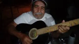 Mi tío cantando CUAA CUAA