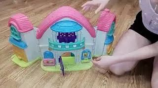 домик игрушечный интерактивный с игрушками