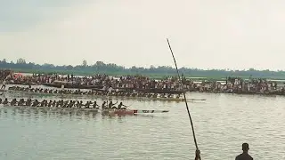 পেছনের নৌকা ওভারটেক করে সামনে গেলো টান টান উত্তেজনা 