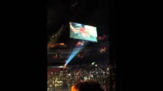 Bruno Mars shows off this drumming skills (moonshine jungle tour)