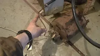 Пропитка рукояти ножа вакуумным способом льняным маслом.