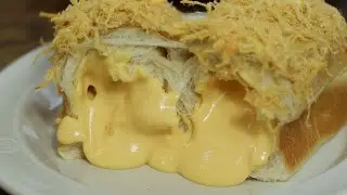 Bánh mì nhân phô mai hoàng kim phủ chà bông | Salted egg yolk lava bread