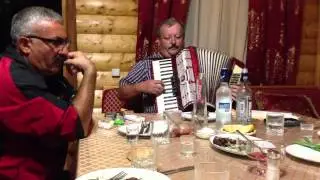 Багаудин поет друзьям. Даргинская песня. Избербаш.
