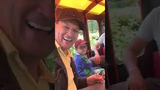Анвар Нургалиев весело проводит время с детишками