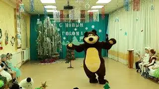 Новогодний утренник в средней группе 