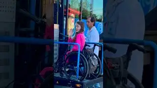 Автобус с подъемником